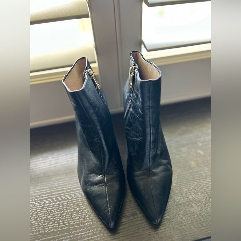 Louise et Cie Black Ankle Booties with Sleek Design